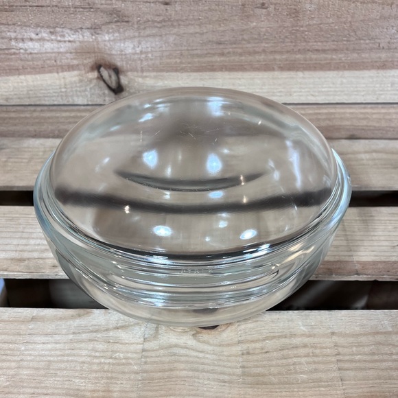 Vintage Pyrex Ovenware Bowl with Lid, 1 1/2 Quart, Clear Made in USA - Picture 8 of 11